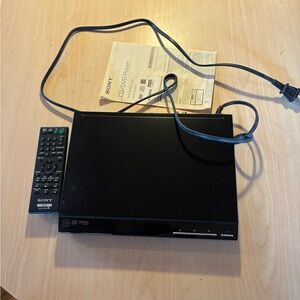 Sony cd dvd player with remote HDMI  DVPSR510h